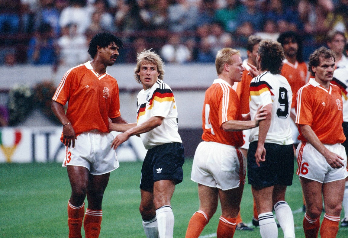 Rudi Völler, mikpunt van haat en de beruchte fluim van Rijkaard - Voetbal  International