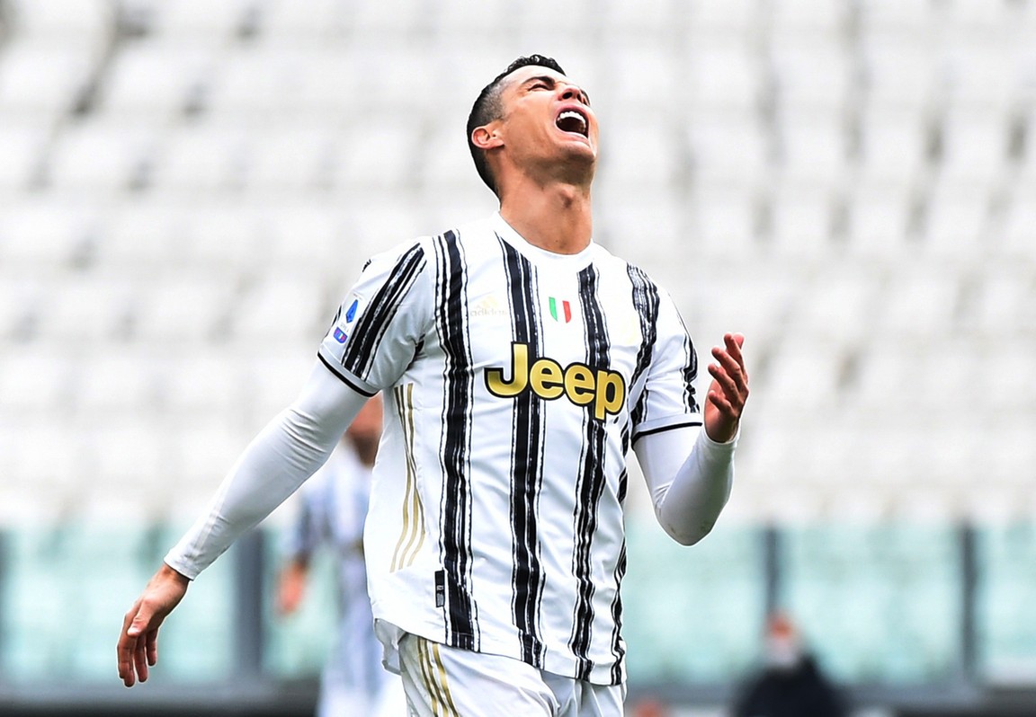 Pirlo heeft begrip voor met shirt smijtende Ronaldo na zege op Genoa -  Voetbal International