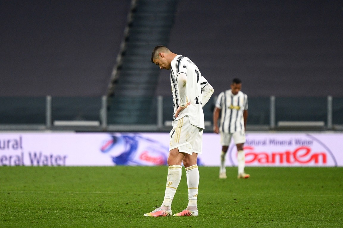 Kritiek op Ronaldo na nieuwe fout in de muur, lof voor De Ligt - Voetbal  International