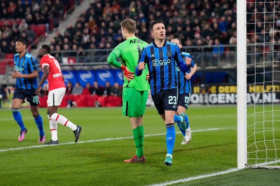 Voorgevoel heldin weduwe Onpasseerbaar Ajax kan Roda JC evenaren - Voetbal International