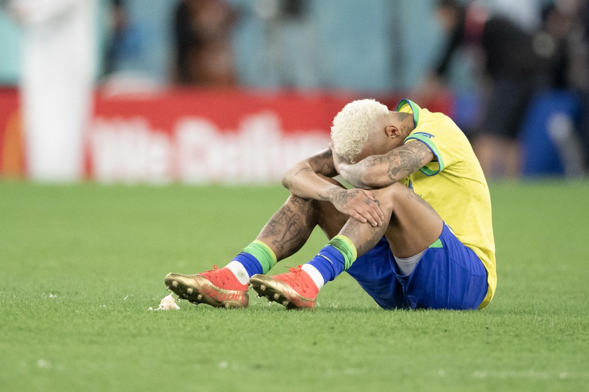 verrader vermijden Twee graden Hartverwarmend: gebroken Neymar vindt troost bij kinderen Perisic - Voetbal  International