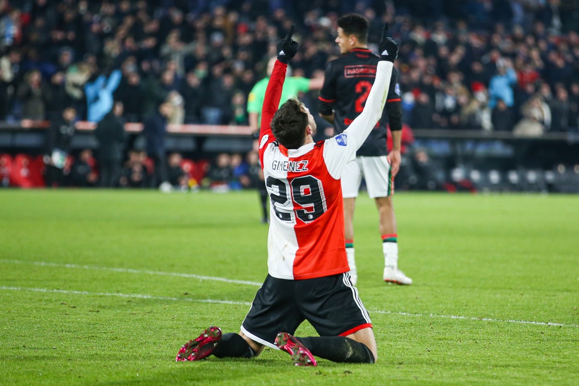 Isoleren solide Overleven Feyenoord schakelt NEC uit op krankzinnige bekeravond - Voetbal  International