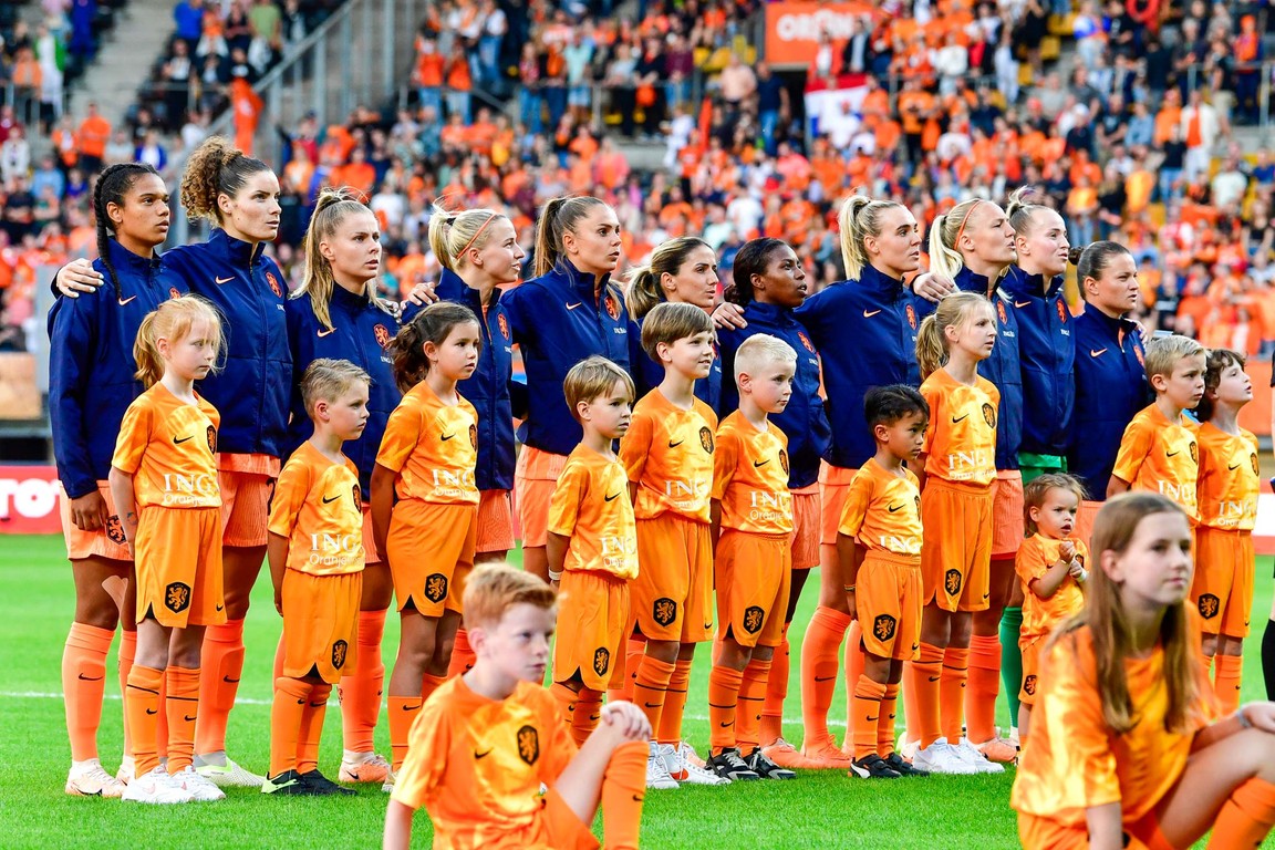 Hopeful Orange Lionesses in Scary Days – Voetbal International