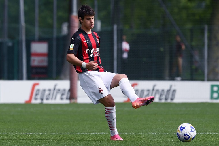 AZ-aanwinst legt uit waarom hij AC Milan verlaten heeft - Voetbal